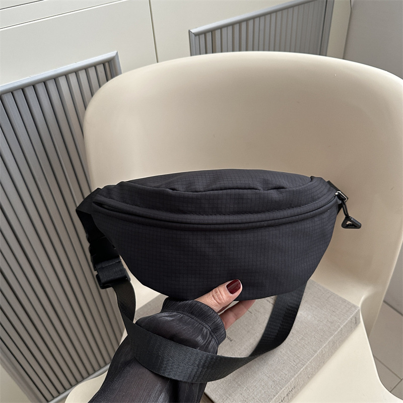 Bolso de pecho deportivo japonés de moda de color sólido para mujeres 2024 invierno coreano bolso de cintura de teléfono móvil casual simple bolso de mochila