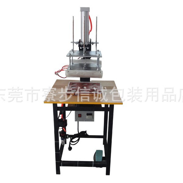 一次压制九个方格胶袋机械操作简单快捷按需订做