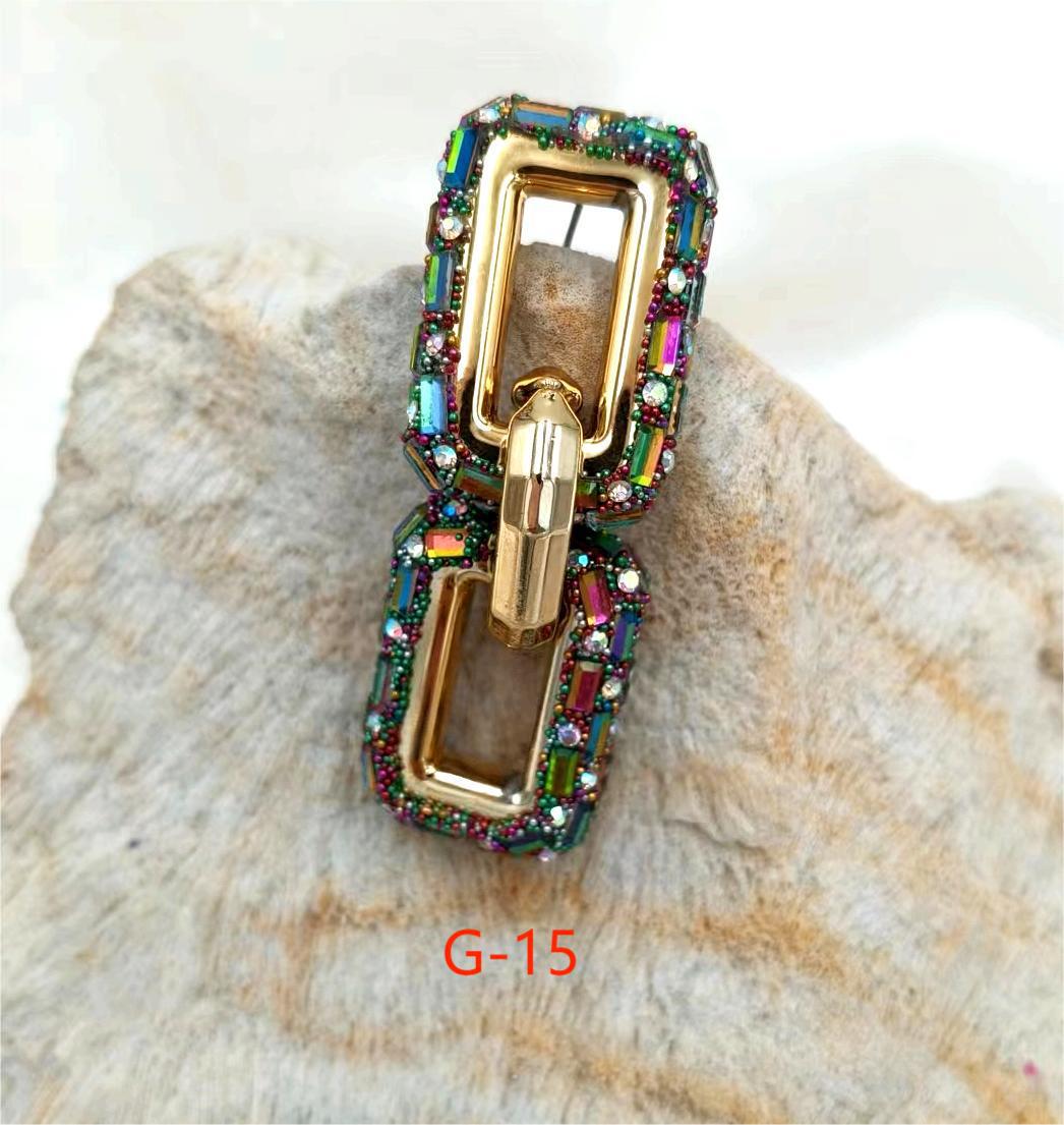 Orecchini pendenti a catena con diamanti geometrici_voghion.com
