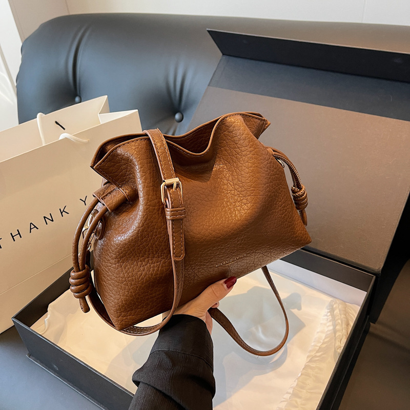 Large-Capacity Bag for Women 2026 New Fashion Niche Design Single Shoulder Crossbody Bag French Drawstring Pleated Bucket Bag