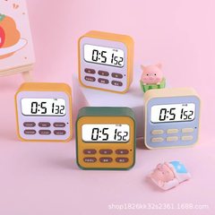 タイマーにはフラッシュがついています。学生はカウントダウンします。