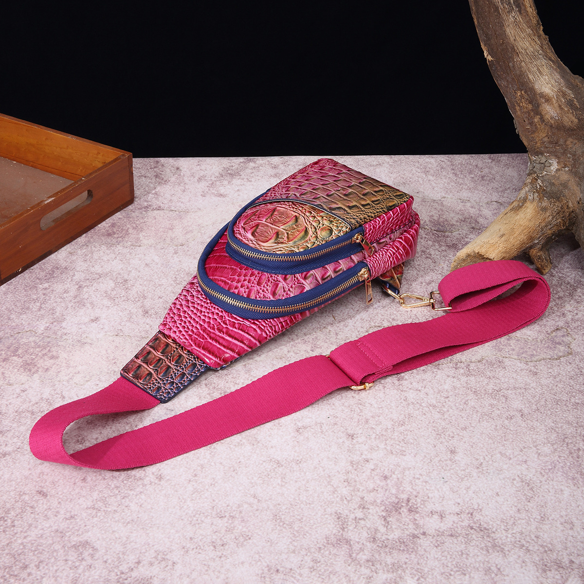 Retro Women's Chest Bag With Crocodile Pattern And Wide Strap_voghion.com