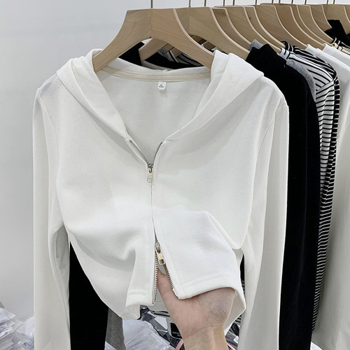 Plus-size women's hidden belly long-sleeved hooded base shirt for 2025 spring and autumn, vintage and slimming short-sleeved top
