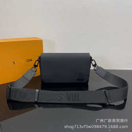 L驴男包商务通勤黑色小牛皮单肩斜挎包翻盖邮差包高品质图片实拍