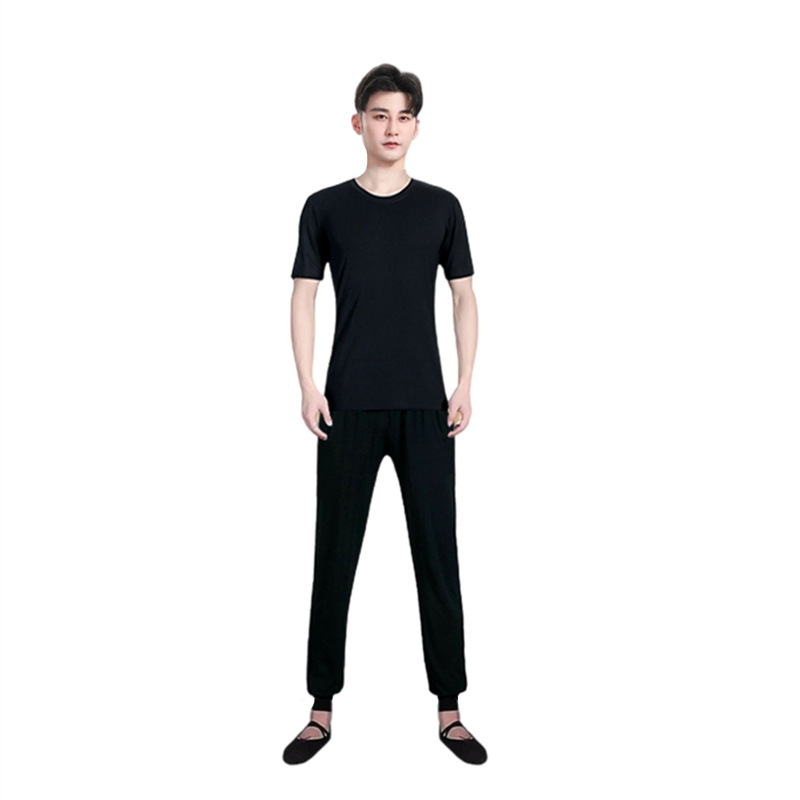 Black round neck short sleeve + radish pants