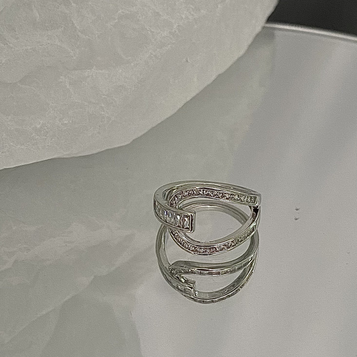 Anillo de circonita de perlas de viento ins, nicho femenino, sentido de alta gama, simple y ligero, anillo de novia de lujo, anillo de apertura de temperamento al por mayor