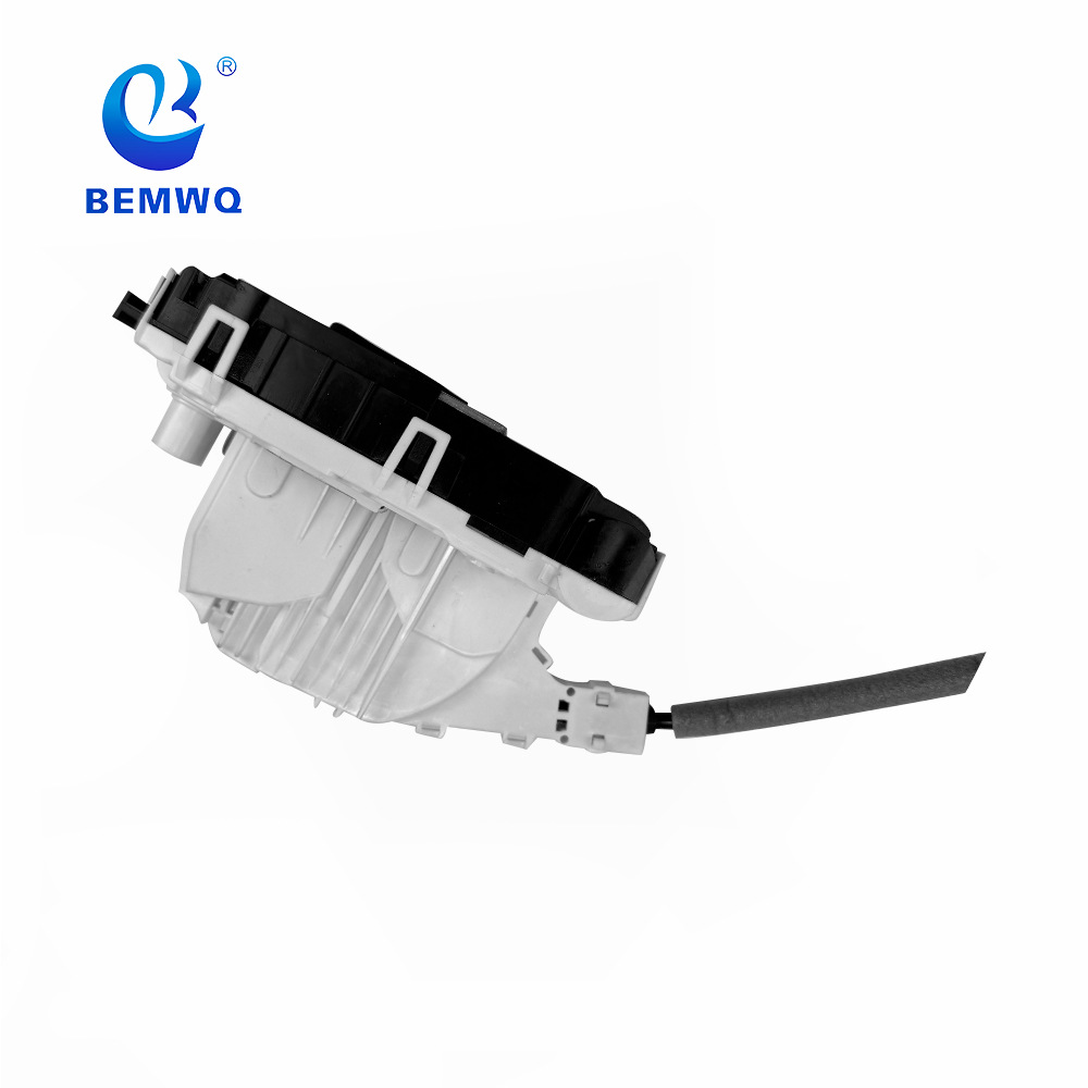 2047202135 front door lock mechanism is suitable for 204 720 21 35 Mercedes-Benz W204