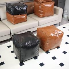 古い衣類収納腰掛けは衣類を充填して座布団を収納することができます。