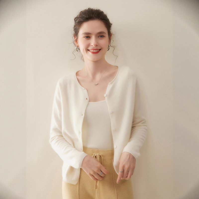 2025 New Rolled Edge Cashmere Cardigan Women's Round Neck Sweater Autumn and Winter Short Outer Pure Color Wool Knitted Jacket 2025 New Rolled Edge Cashmere Cardigan Women's Round Neck Sweater Autumn and Winter Short Outer Pure Color Wool Knitted Jacket