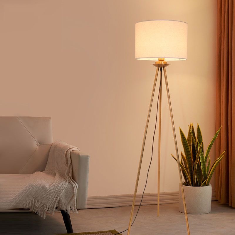 Lámpara de escritorio de plumas triangulares dormitorio en la cabecera de la cama de la niña, simple y creativo, lámpara de noche moderna, decoración cálida de la nueva casa