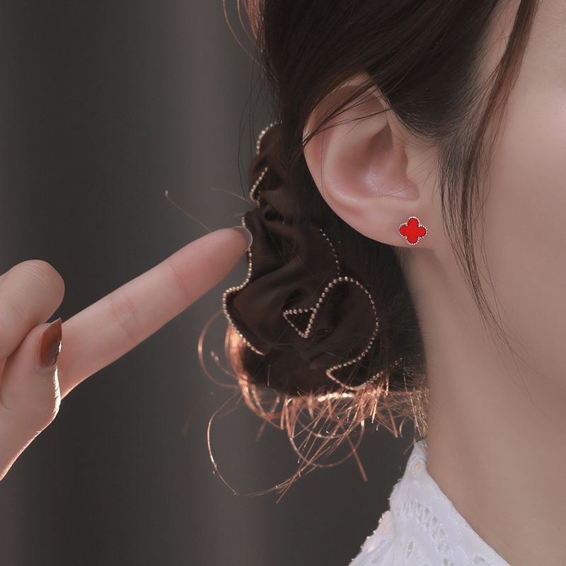 Four-Leaf Clover Minimalist Earrings for Women 2026 New Trendy High-End Niche Design Luxury Minimalist Style Earrings