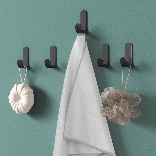 Bathroom adhesive hooks, punch-free hooks, metal coat hooks, adhesive hooks, wall-mounted coat hooks on the wall behind the bathroom door