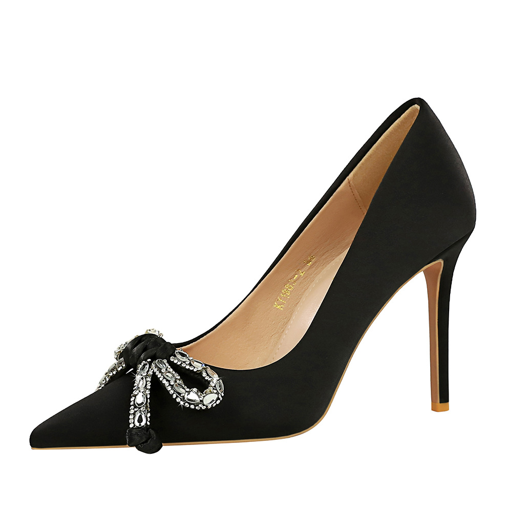 Décolleté stiletto donna a punta con fiocco per cerimonie_voghion.com