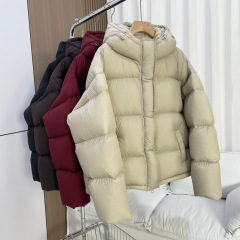 平湖羽绒服女短款2025新款连帽小个子白鸭绒面包服品牌女装批发