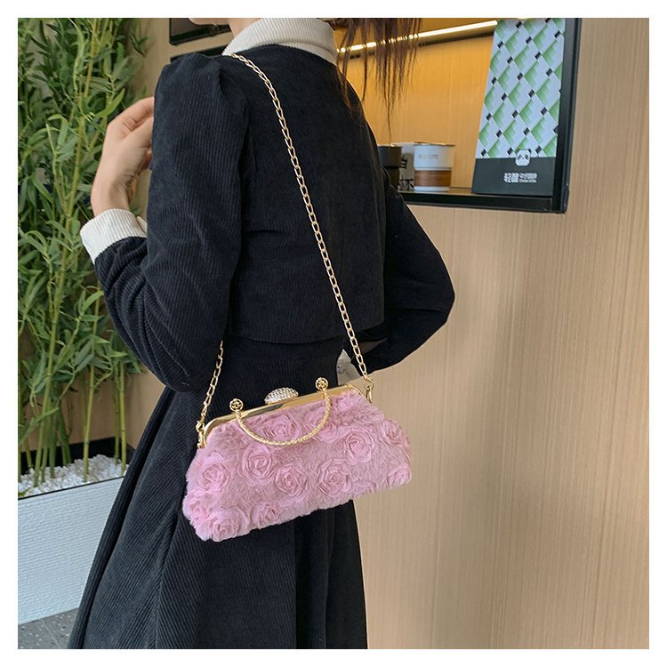 Women's Small Plush Solid Color Streetwear Shell Lock Clasp Shoulder Bag Crossbody Bag Chain Bag display picture 2