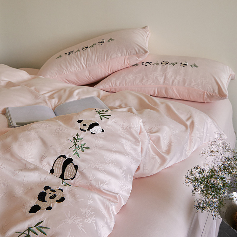 Cama de seda de hielo de cuatro piezas de dibujos animados 2025 nuevas sábanas, fundas de edredón, ropa de cama de dormitorio de tres piezas, transpirable y cómoda