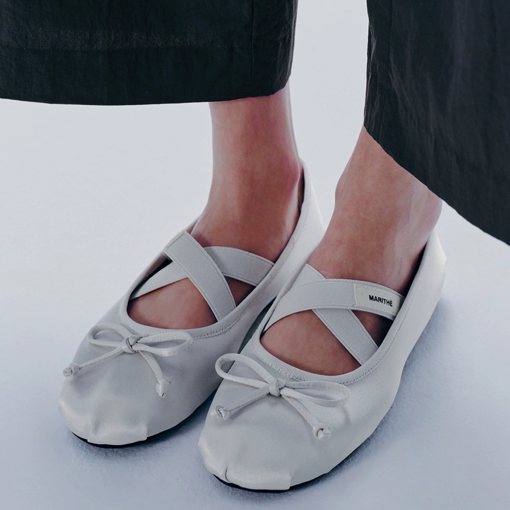 Корейские балетки для женщин 2025: весенне-летние, с перекрестными ремешками, на плоской подошве, с круглым носком, атласные, с бантом