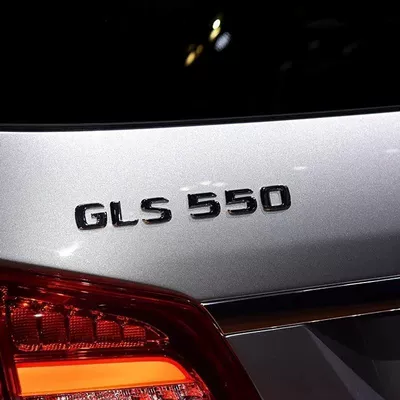 Car logo: 4MATIC car emblem, lettering