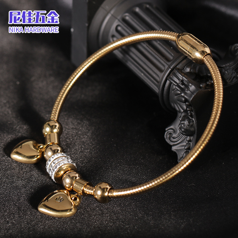 Pulsera magnética de acero de titanio con corazón de melocotón, diseño de lujo ligero y brillo elegante