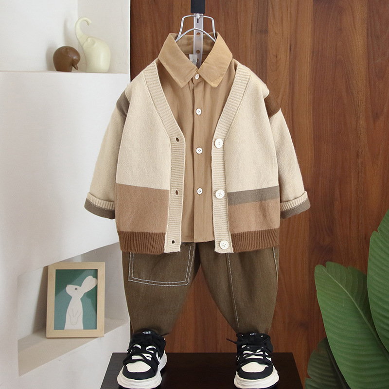 5726 Traje de otoño para niños 2025 nuevo estilo estilo occidental chaqueta de suéter para niños traje de tres piezas guapo bebé versión coreana primavera