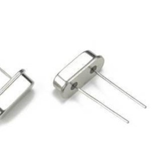 In-line Passive Crystal HC-49S 10.745M Plug-in Crystal Crystal 10.745MHZ genuine goods