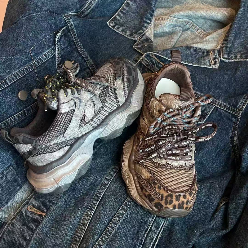 Trendy dad shoes for women, featuring a mesh upper, thick sole, breathable design, and laces. New 2026 model, versatile for running and casual wear Trendy dad shoes for women, featuring a mesh upper, thick sole, breathable design, and laces. New 2026 model, versatile for running and casual wear