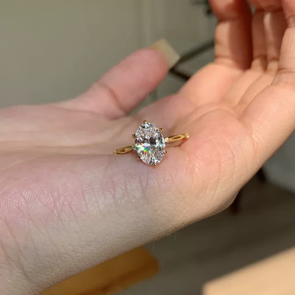 Xiaohongshu's new lace pigeon egg ring is a high-end accessory with a niche design, versatile and unique