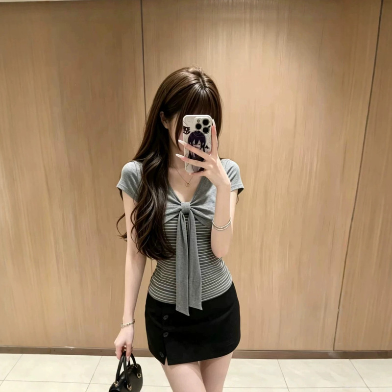 Retro Striped Patchwork Fake Two-Piece Short-Sleeve T-Shirt for Women, Summer Slim-Fit Crop Top Retro Striped Patchwork Fake Two-Piece Short-Sleeve T-Shirt for Women, Summer Slim-Fit Crop Top