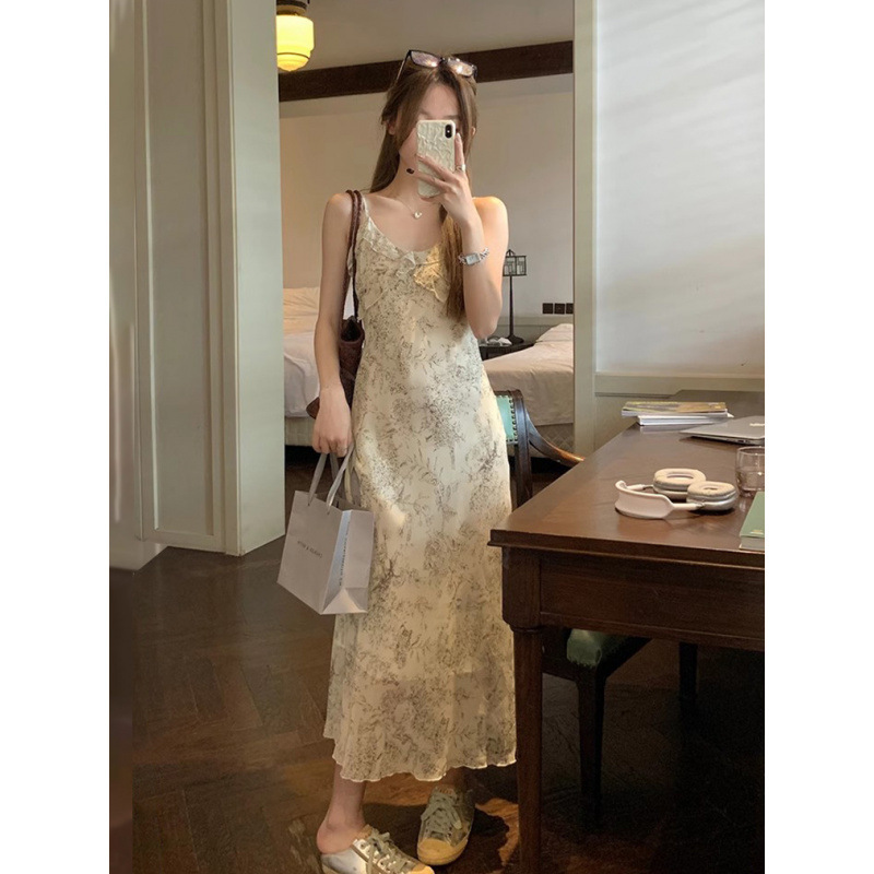 2025新款法式木耳边碎花包臀长裙女显瘦雪纺气质吊带度假连衣裙女|undefined