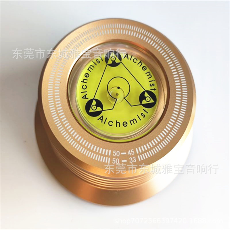 黒ゴムのレコード機のレコード機は目盛りのレベル計のレコード鎮のディスクを持っています。|undefined
