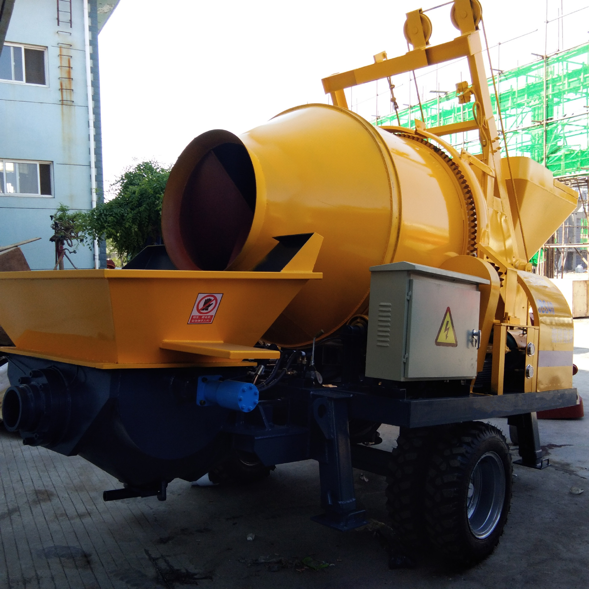 混凝土搅拌机 用的混凝土搅拌输送泵 烟台新赛40地泵 混凝土罐车