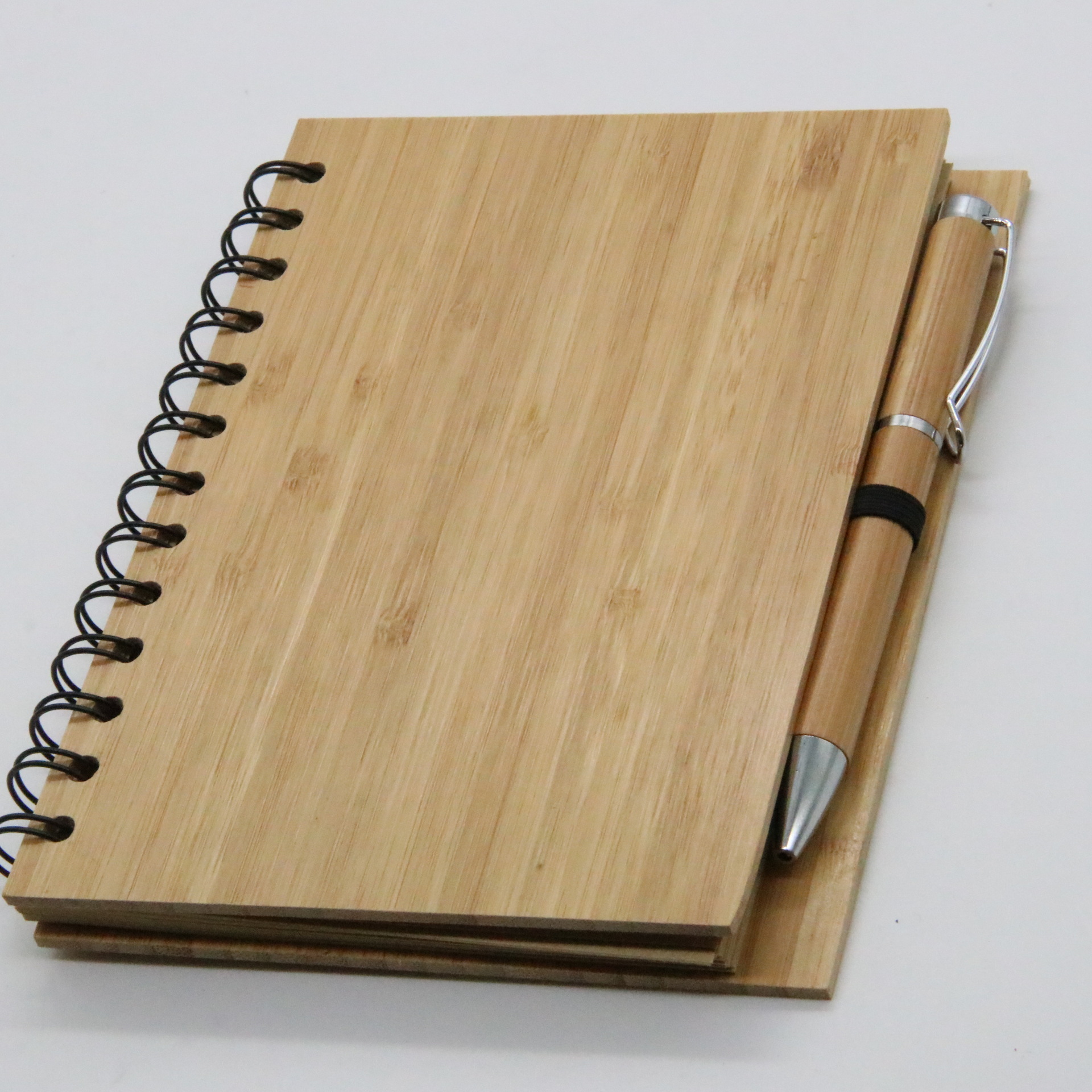 Bamboo Pen traje portátil para la escuela temporada esencial imprimible LOGO prensa bolígrafo en stock