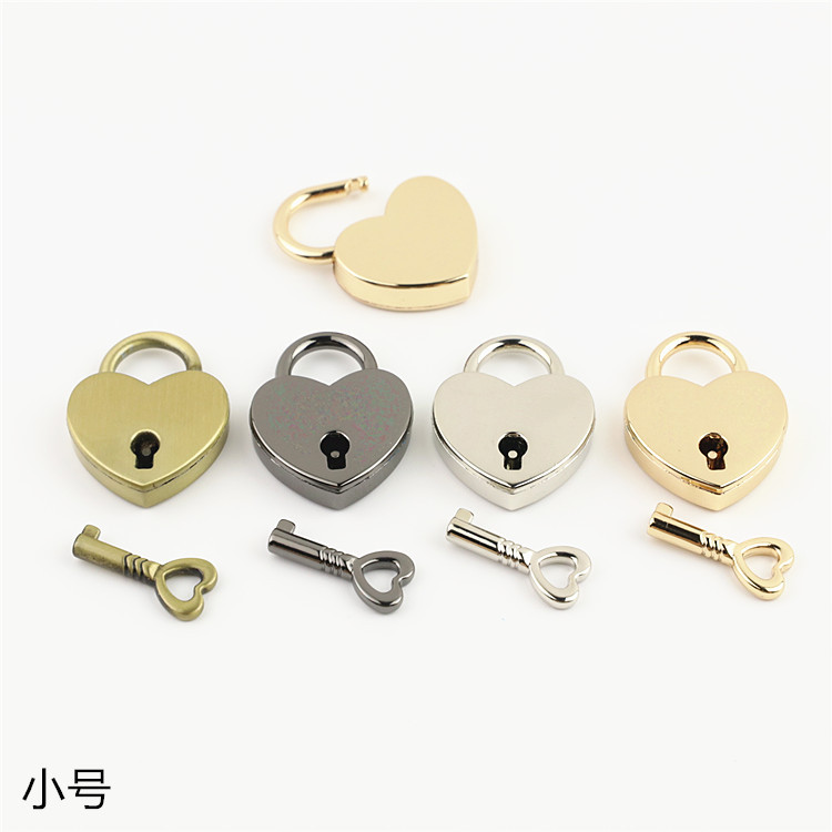 Small heart-shaped lock accessory in light gold and silver color, hardware for decoration, wedding padlock, bag hanging concentric lock
