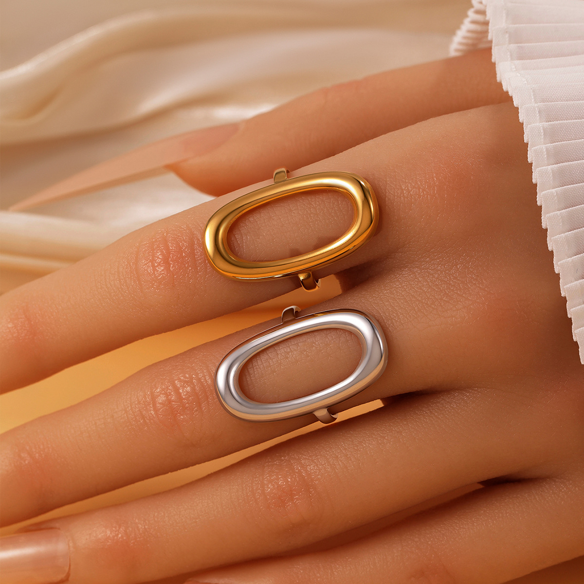Sparkling Ring For Women, Crafted With Romance.Sleek & Comfortable, Designed To Highlight Your Charm.A Subtle Yet Stunning Piece For Dates,_voghion.com