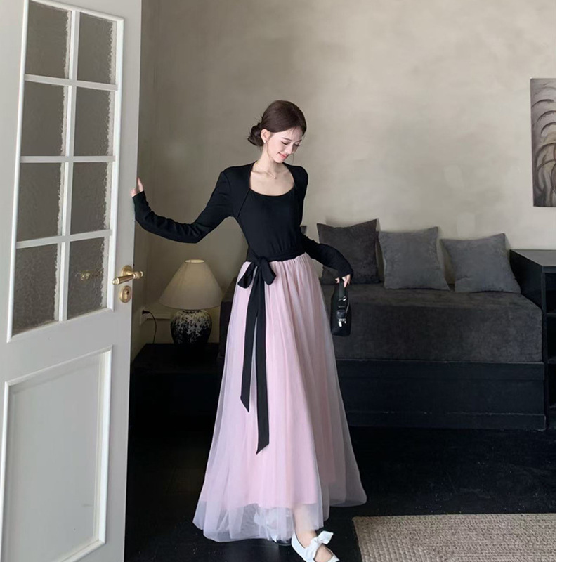 French Gentle Style Dress with Contrasting Color Stitching Birthday Skirt for Women in Autumn and Winter Elegant Lace-Up Waist Mesh Long Skirt French Gentle Style Dress with Contrasting Color Stitching Birthday Skirt for Women in Autumn and Winter Elegant Lace-Up Waist Mesh Long Skirt