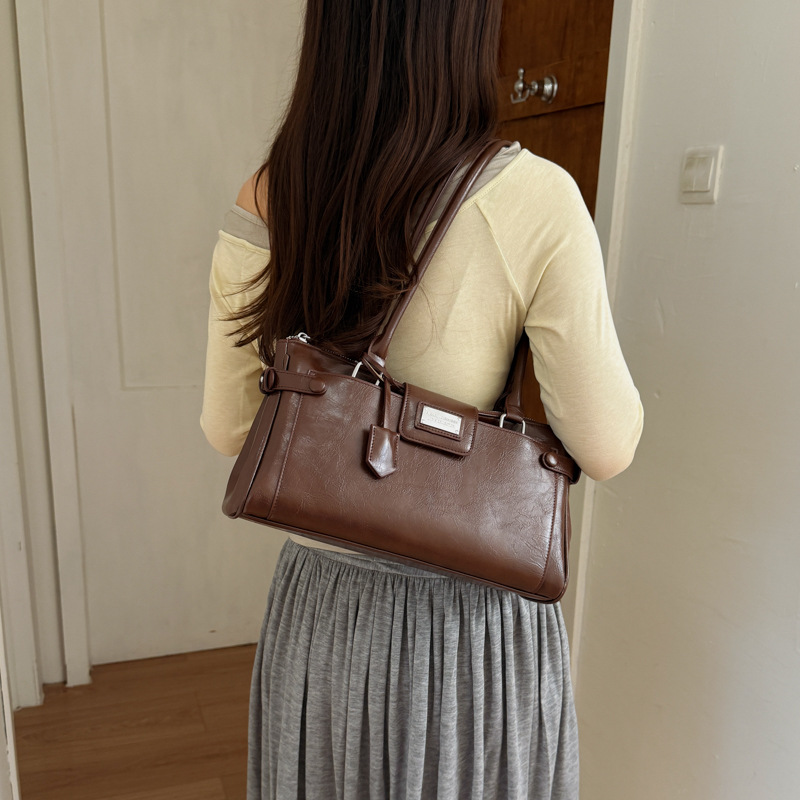 New cross-border autumn fashion commuter high-end shoulder bag, Korean style simple soft leather niche underarm bag for women