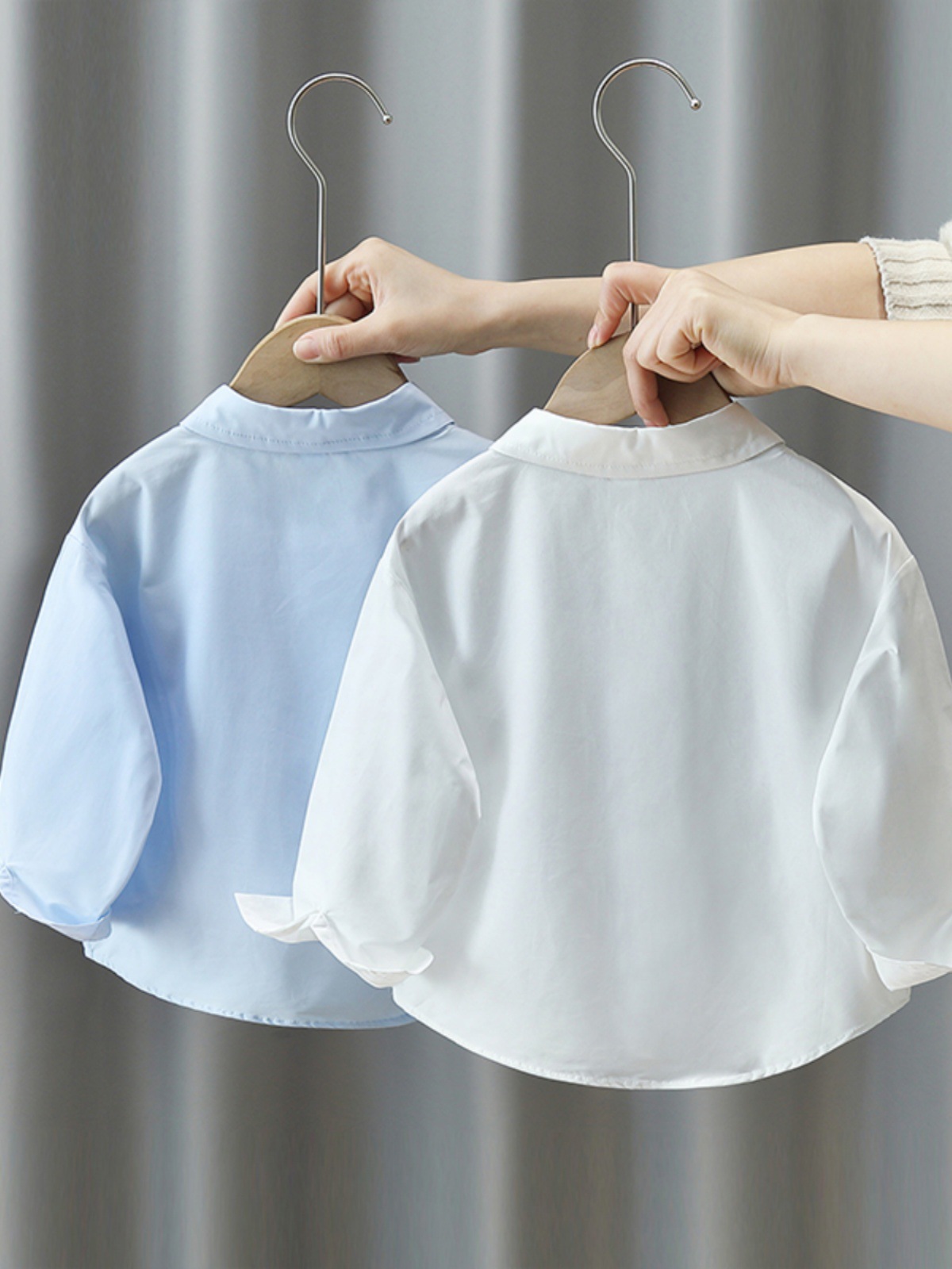 7821 Ropa infantil, camisa de manga larga para niños, estilo primavera-otoño 2026, camisa blanca de primavera para niños pequeños y medianos, a la moda