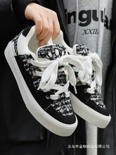 2025新款ins潮流情侣面包鞋黑白小香风拼接帆布鞋男女休闲滑板鞋