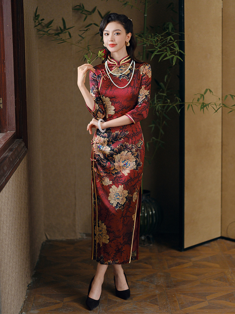 Red silk elite cheongsam