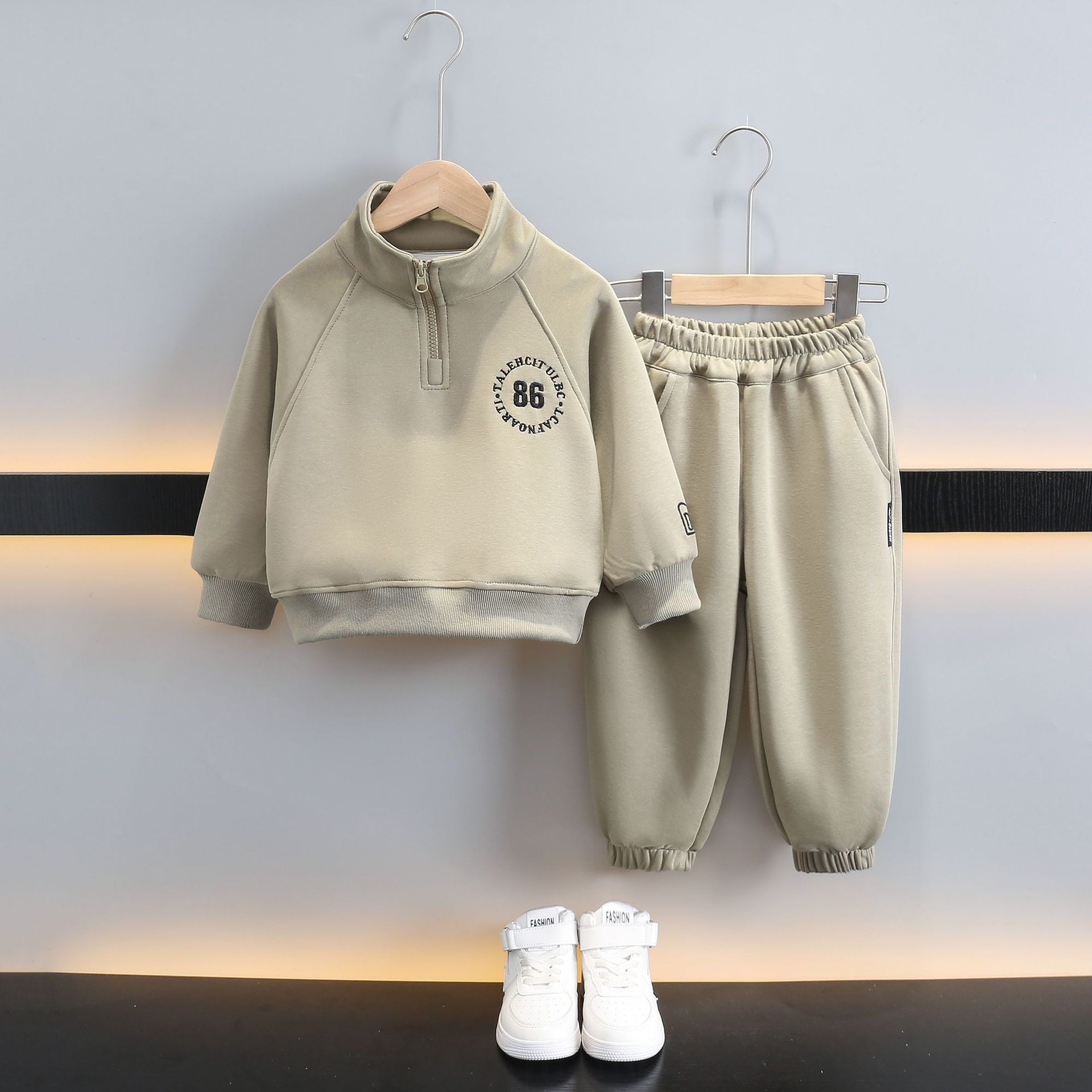 7082 traje de camisa POLO para niños 2025 primavera y otoño nuevo suéter para niños primavera para niños deportes de dos piezas de moda