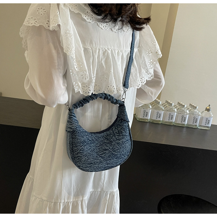 Women's Small Pu Leather Marble Elegant Dumpling Shape Zipper Handbag display picture 7