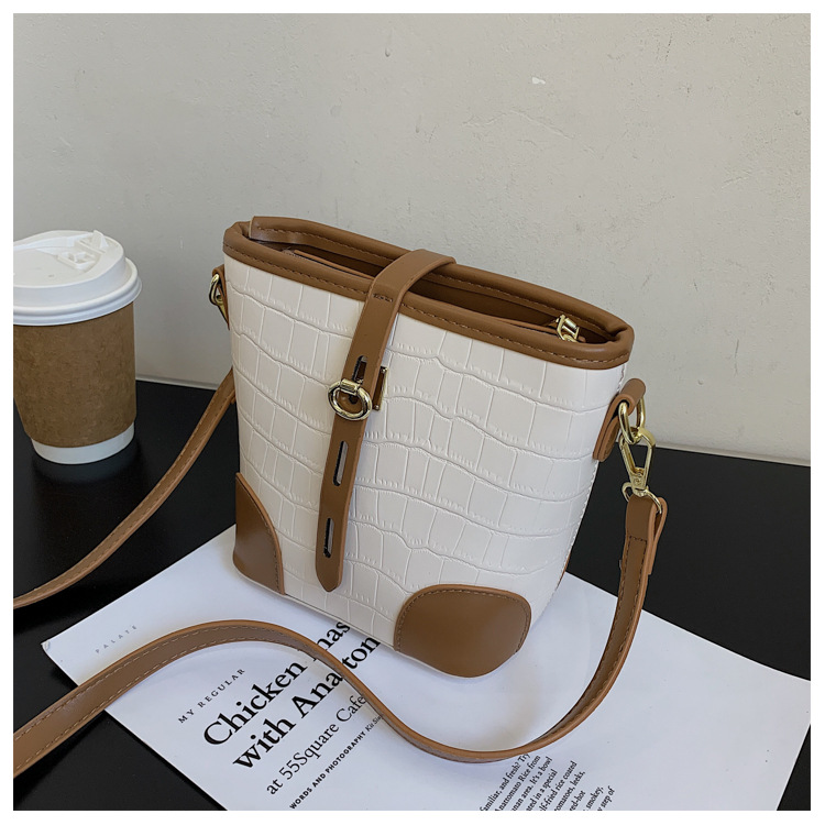 Nihaojewelry Fashion Texture Crocodile Pattern One-shoulder Messenger Bucket Bag Wholesale display picture 63