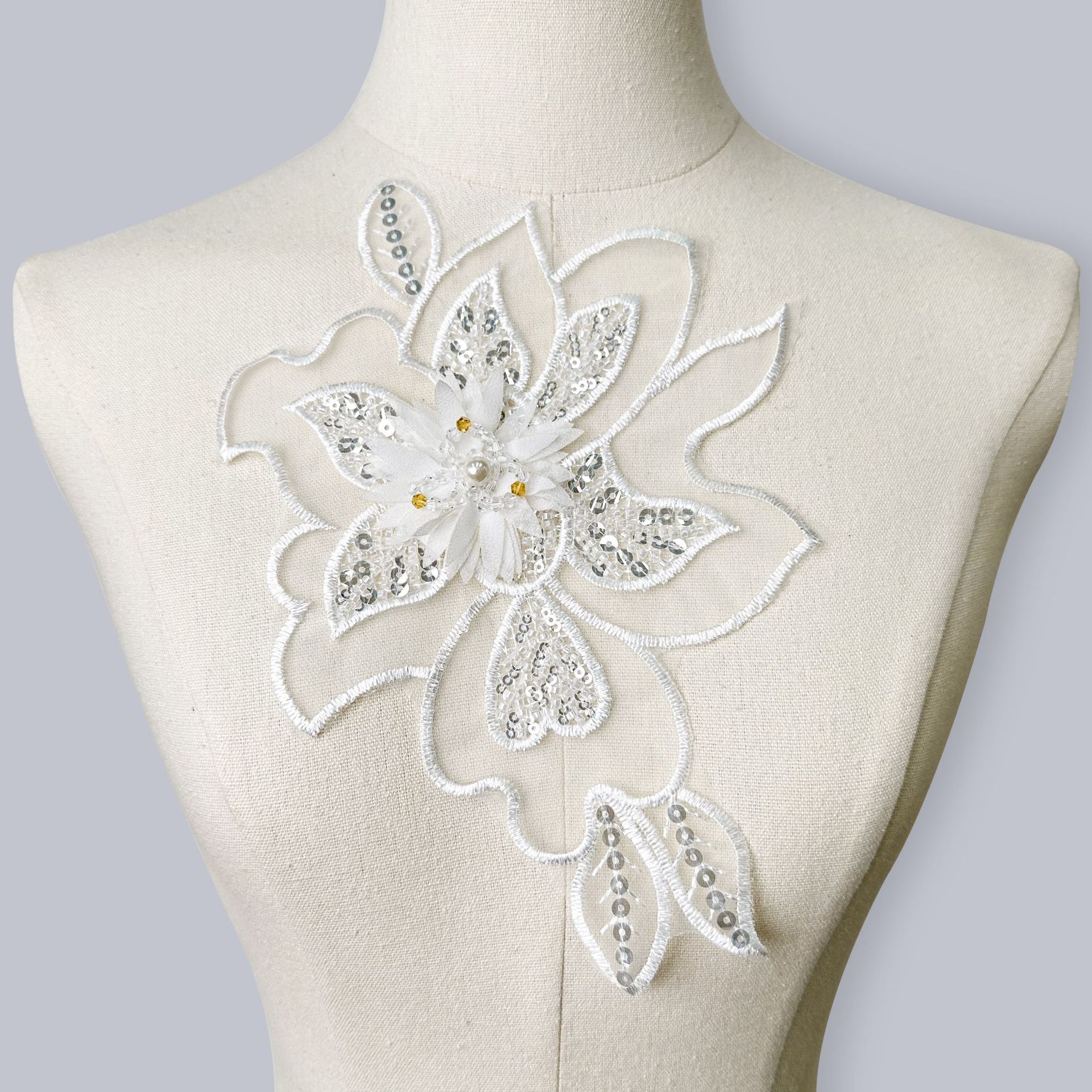 Cuentas de clavado blanco hechas a mano flor tridimensional sequinado cuentas calcomanías tela de pecho pegado vestido de boda vestido decoración image 2