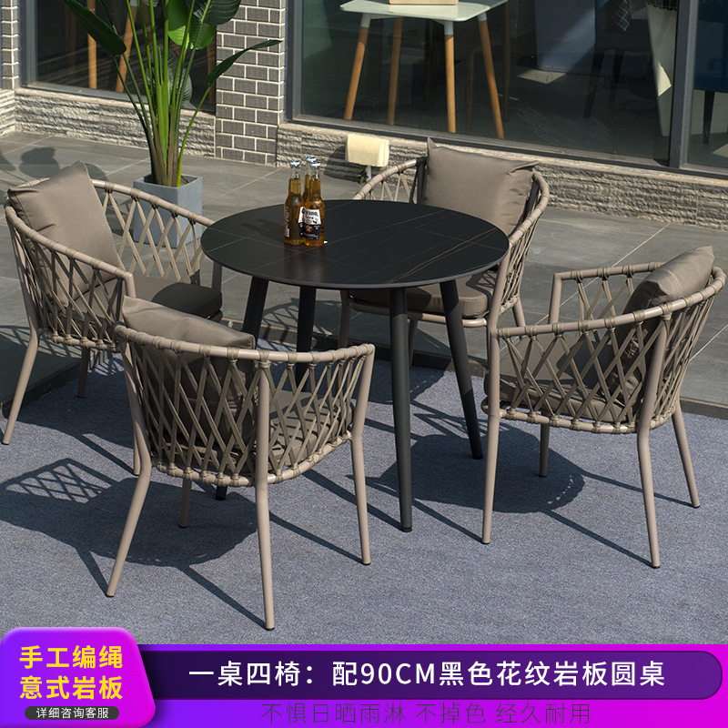 Conjunto de mesa y sillas para exteriores, mesa y sillas de comedor de ratán para patio de villa, conjunto de tres piezas de silla de ratán para balcón nórdico, muebles sencillos, material de ratán.