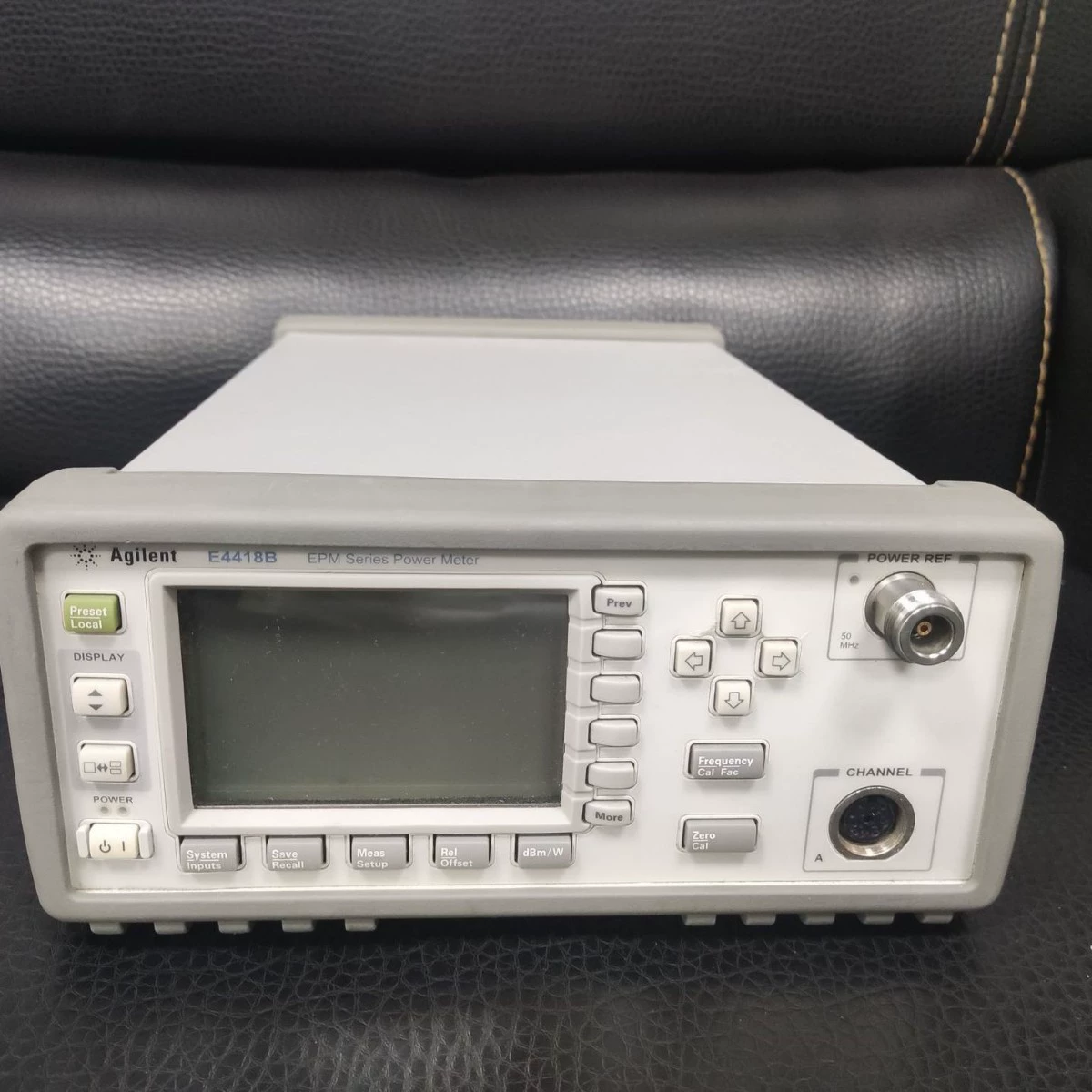 Agilent Agilent Agilent E4418B Измеритель мощности серии EPM с одним каналом Recycle E4418B Измеритель мощности