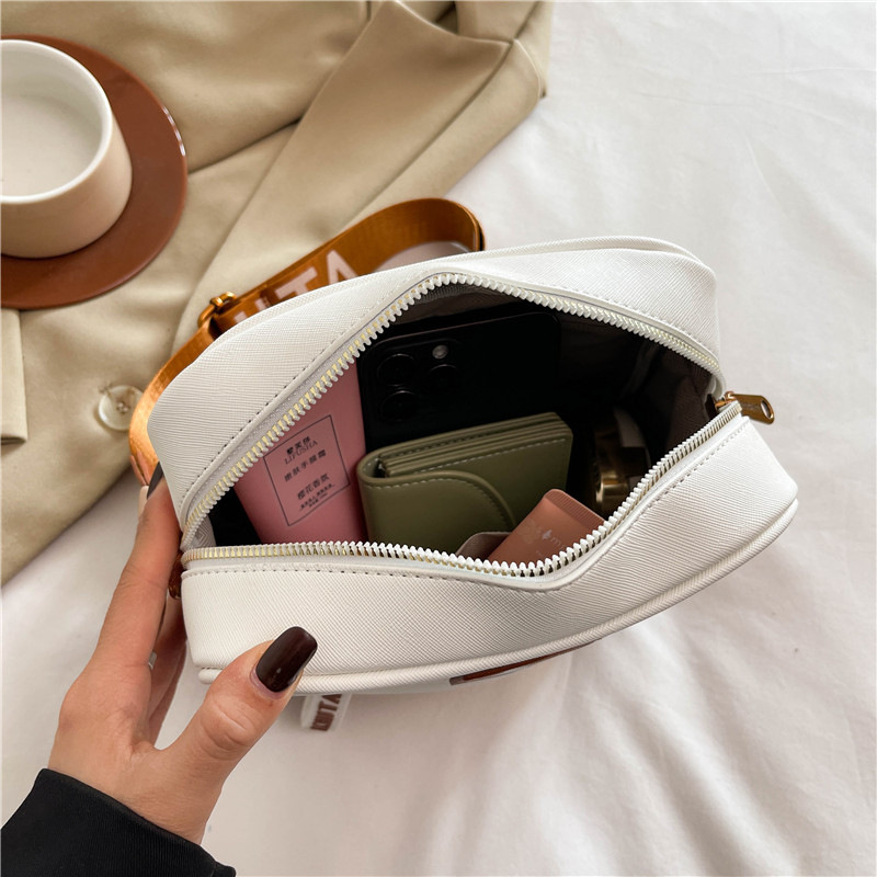 Bolsos transfronterizos para mujer 2024 nuevo bolso cuadrado pequeño de viaje de ocio de gran capacidad, bolso bandolera de letras de todo fósforo de moda