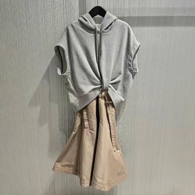 Now small 2025 spring and summer new color matching round neck hooded sleeveless fake two-piece dress women
