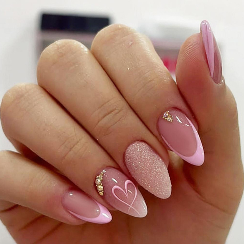 European and American Hot-Selling Wearable Nails with Heart-Shaped Fine Glitter, Barbie Pink Rhinestones, Sweet Almond-Shaped Fake Nail Patches, Wholesale for Export