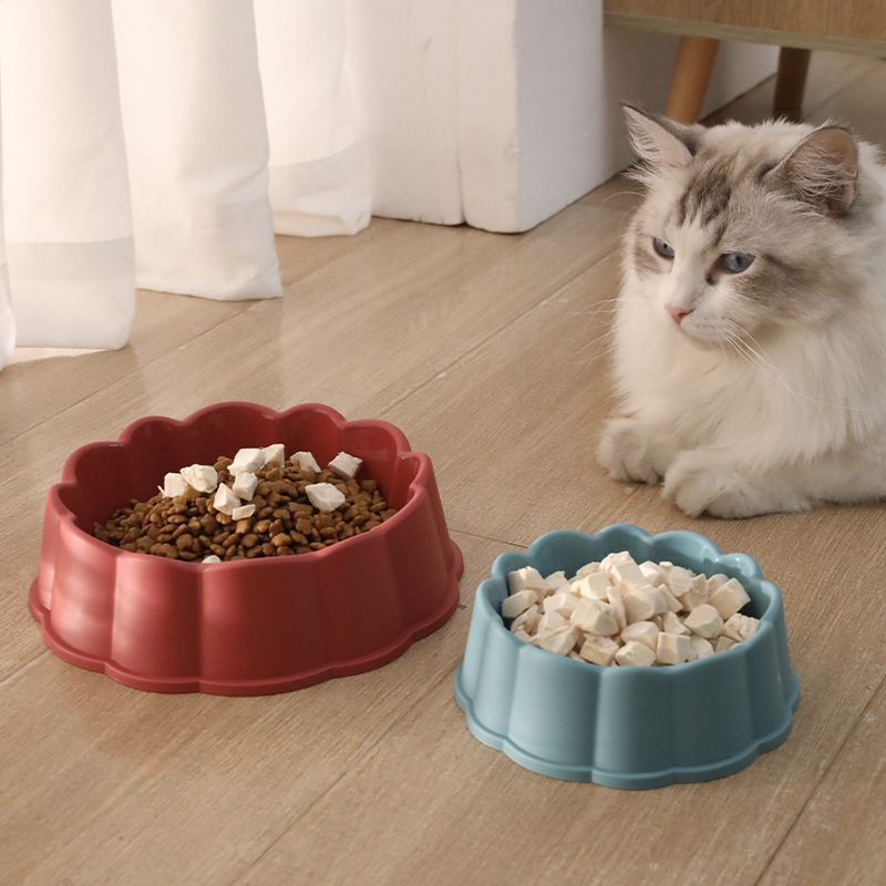 En stock al por mayor de cuero Taobao de encaje esmerilado para mascotas solo Tazón pétalo forma Pet Bowl Dog Bowl Alimentador de comida