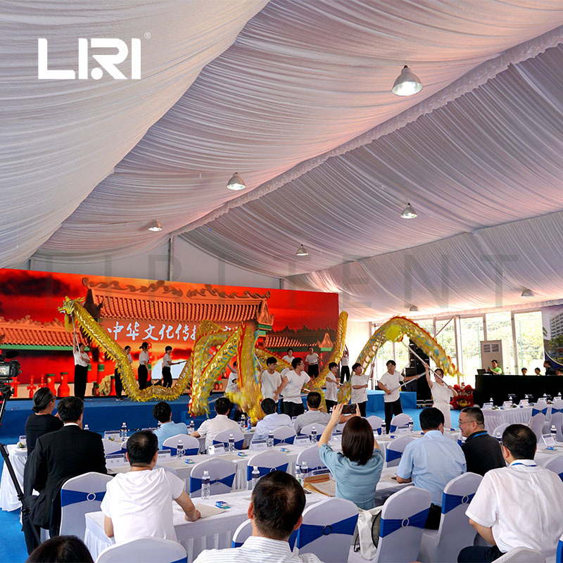 ѧУ�ٳ���ʱ��Ļ������Ͻ�����֧�ܻ����������